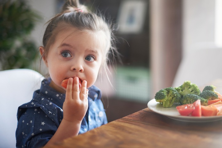 Overcome fussy eating - child serving herself