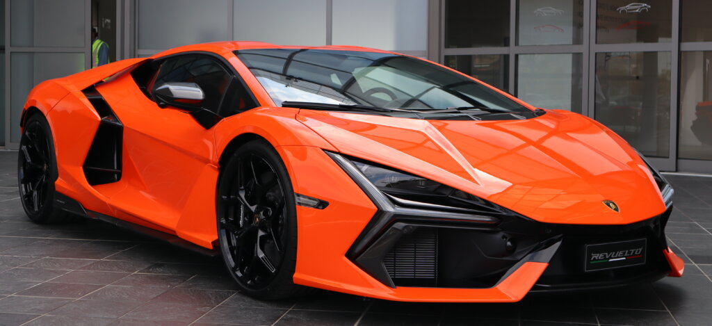 Luxury car - Lamborghini Revuelto